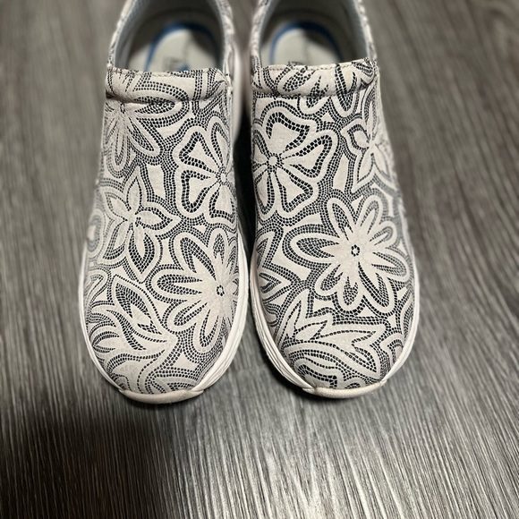 Nurse Mates Shoes - Nurse Mates Black and White Moccasins with Geometric Pattern